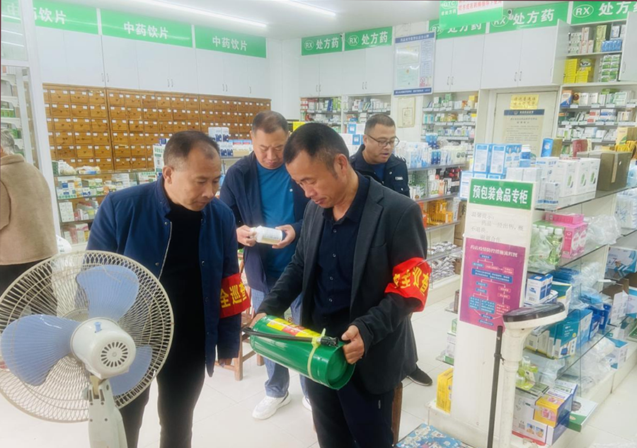 護(hù)航“雙節(jié)” 潛江開展節(jié)前預(yù)包裝食品批發(fā)專項(xiàng)檢查